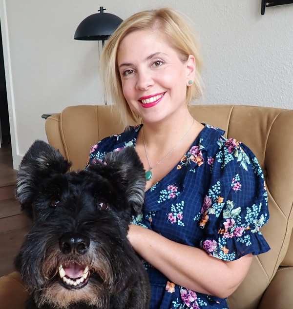 Bea swasey   certified holistic pet health coach   sparkedupdogs   profile pic